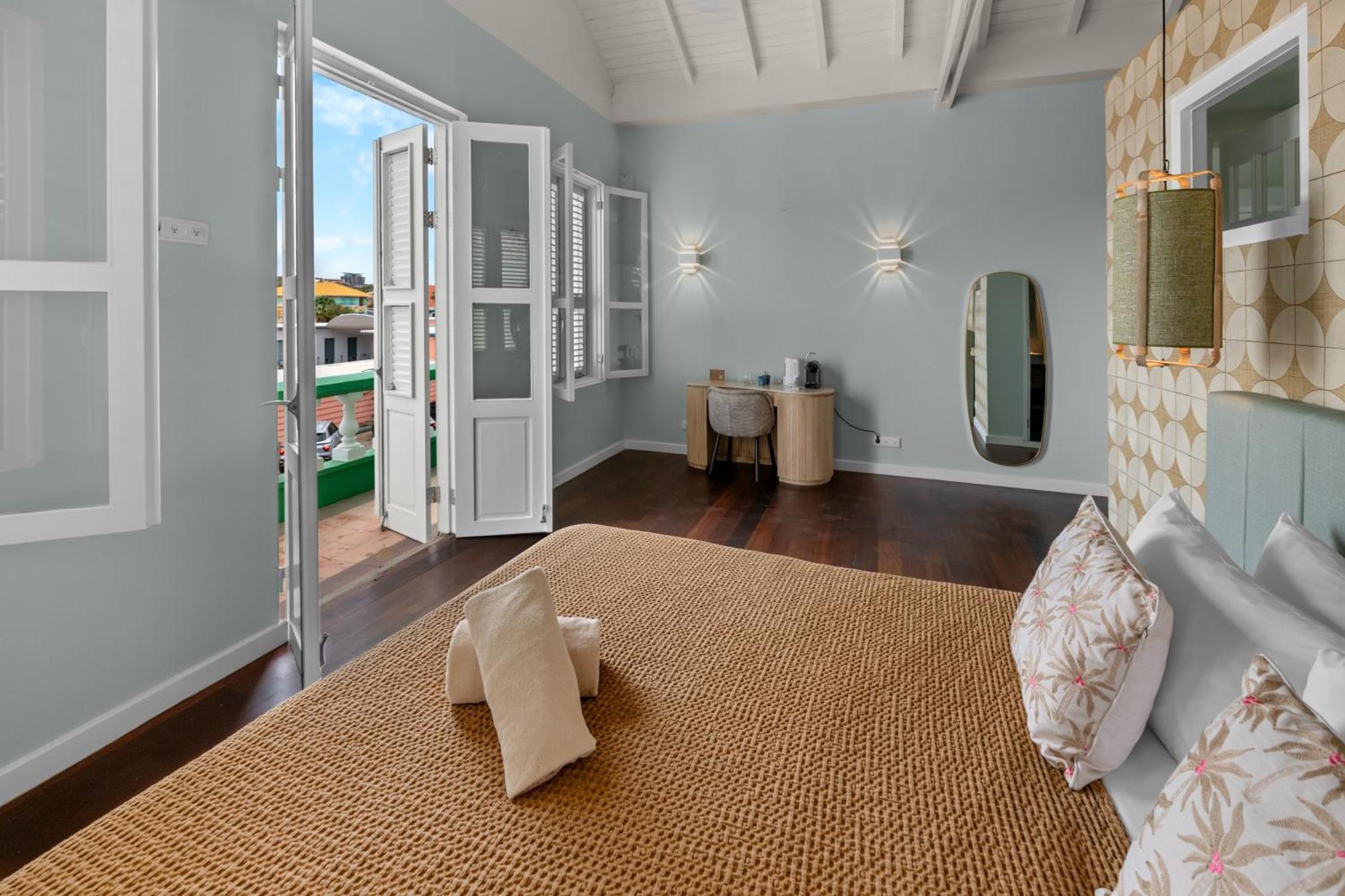 Deluxe Suite City View