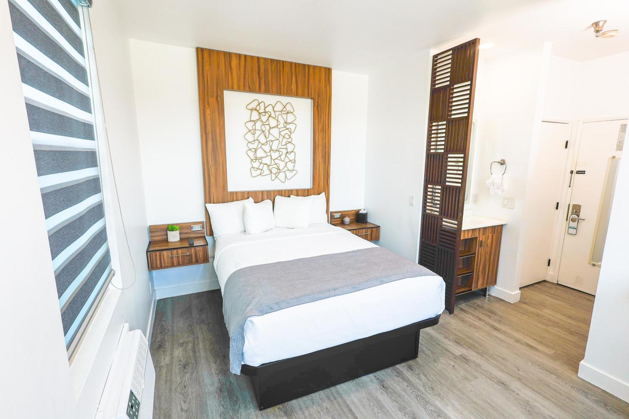 Deluxe Queen Room