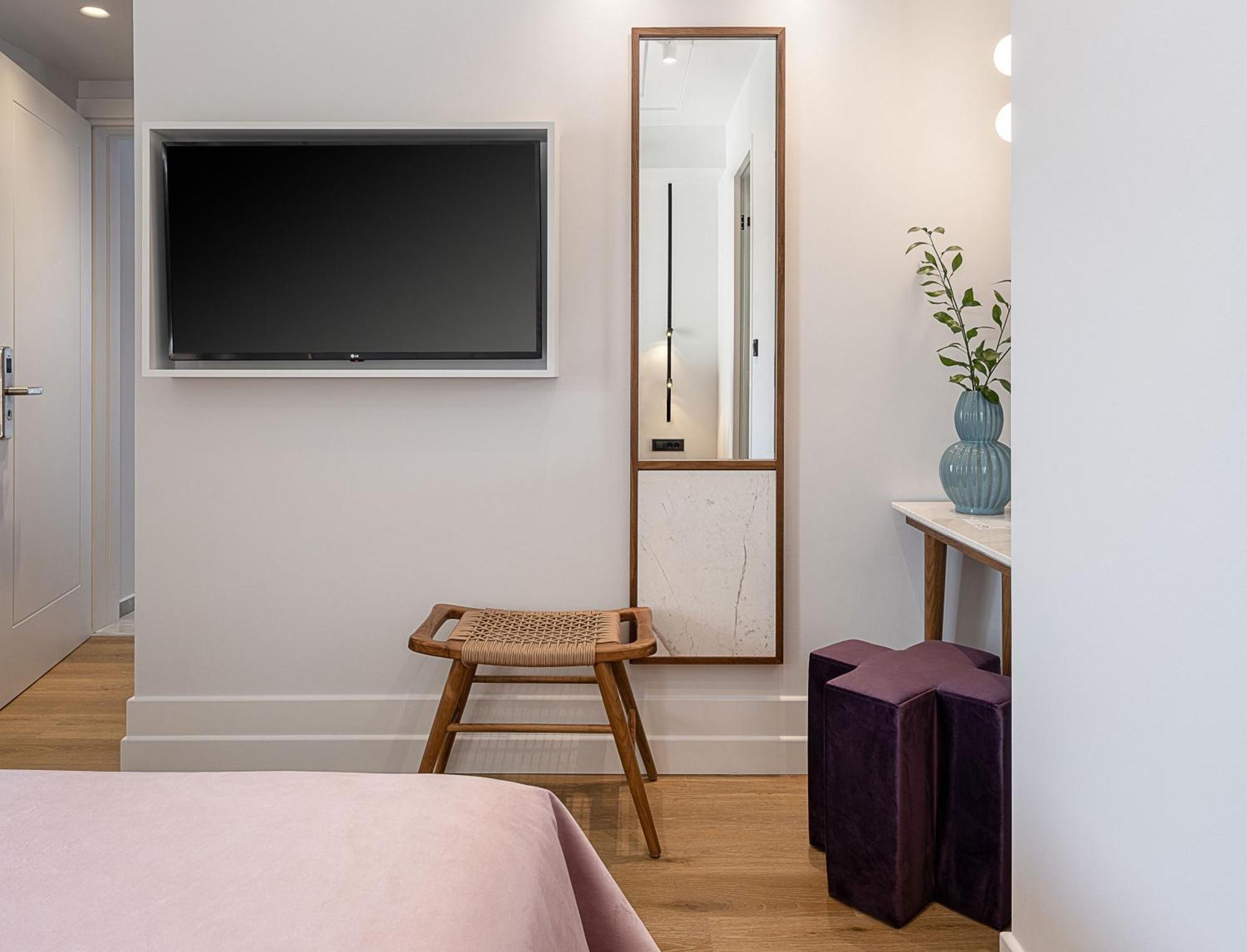 Petite Double Room