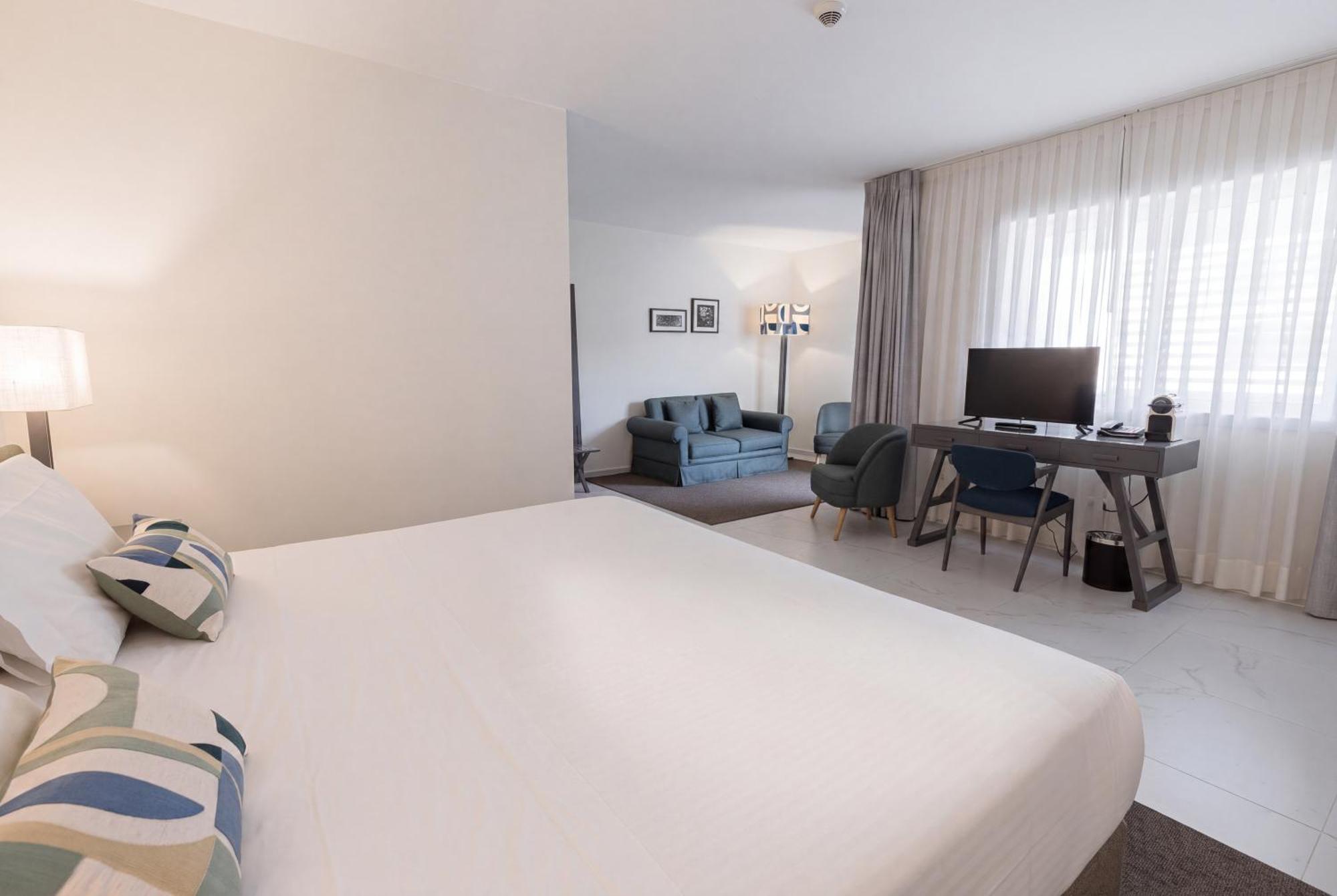 Suite Open-Space Land View