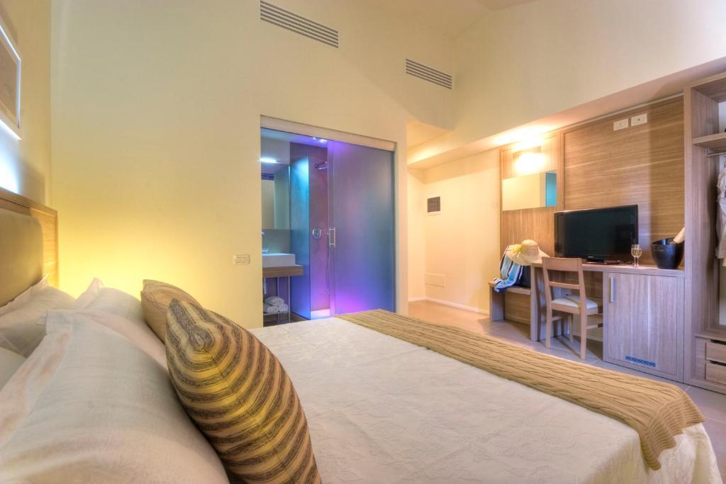 Double Room,19384178:JPEG