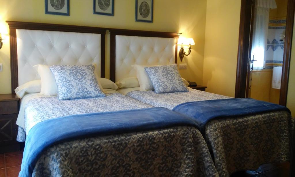 Twin Room,1765818064:JPEG