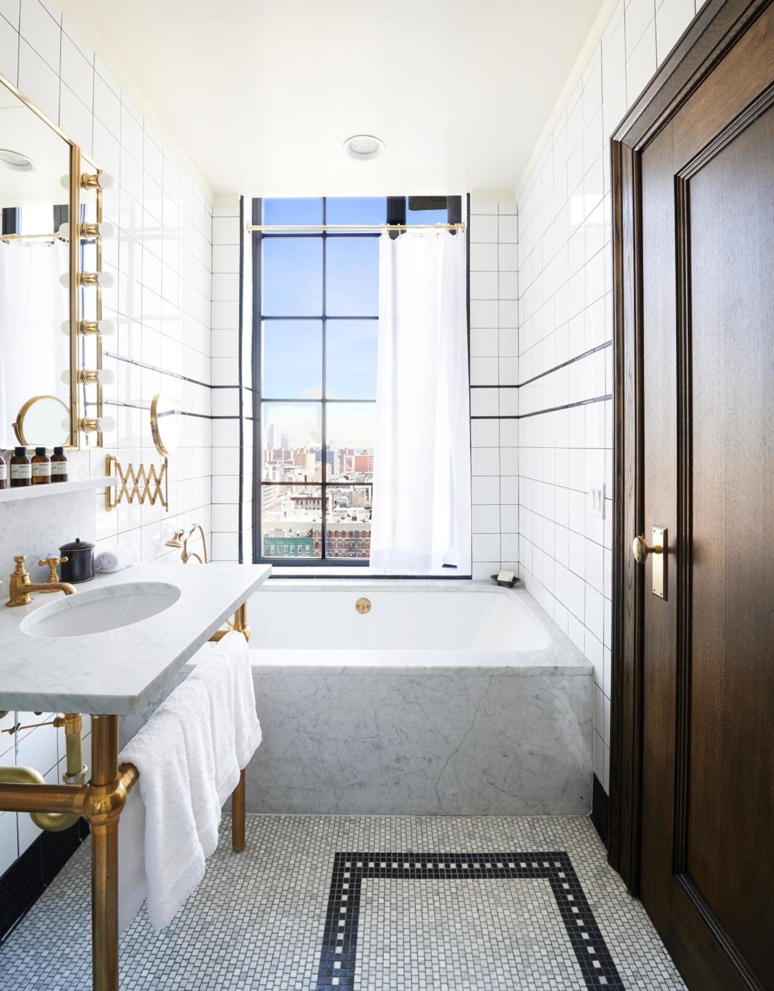 Queen Loft Tub