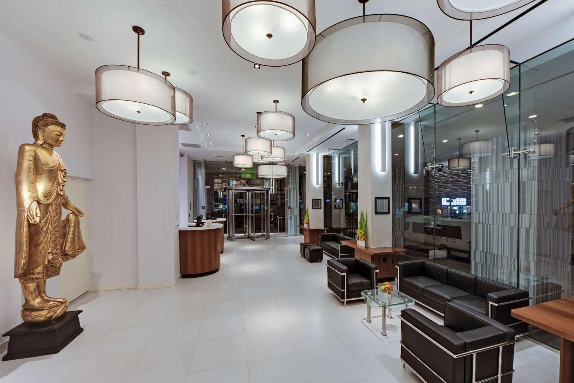 Executive Queen Room with Balcony, High Floor