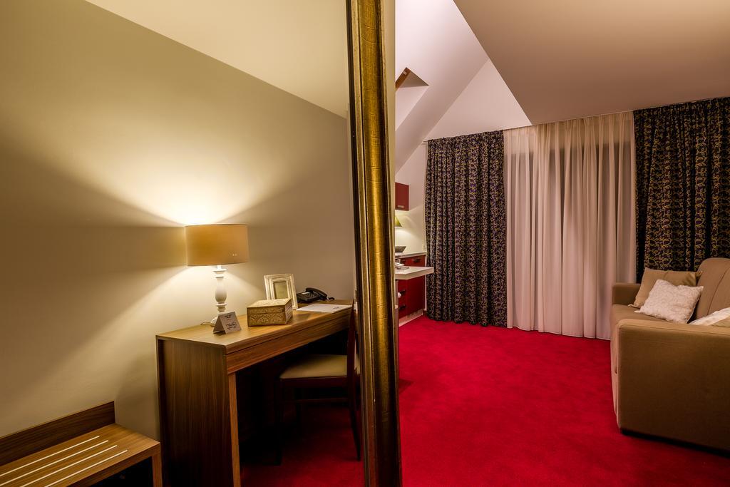 Romantic Suite with Spa access
