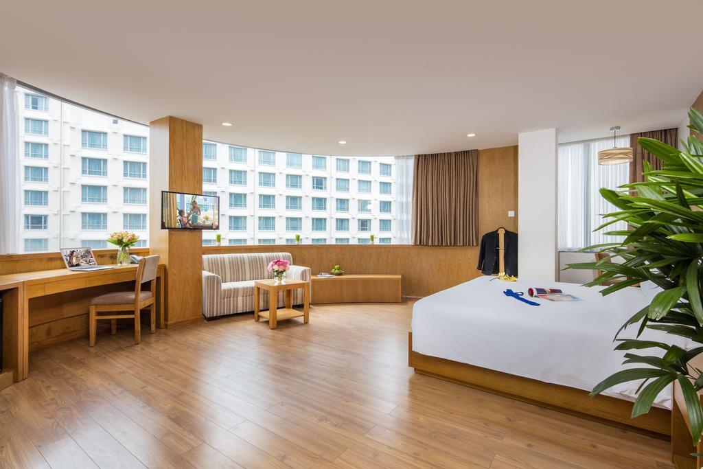 Signature Suite With Sun Bath Free Afternoon Tea & Mini Bar,1257902407:JPEG