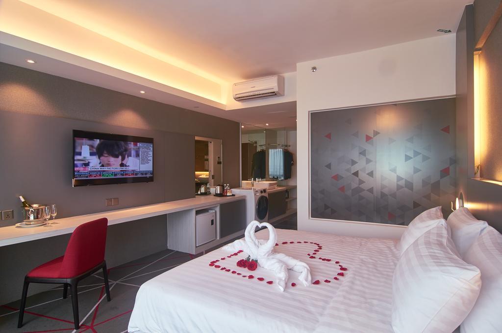 Gold Suite,1220967190:JPEG