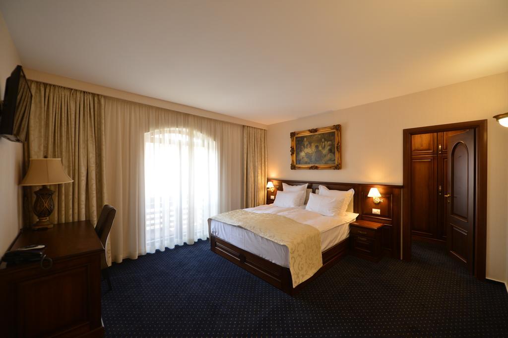 Deluxe King Suite