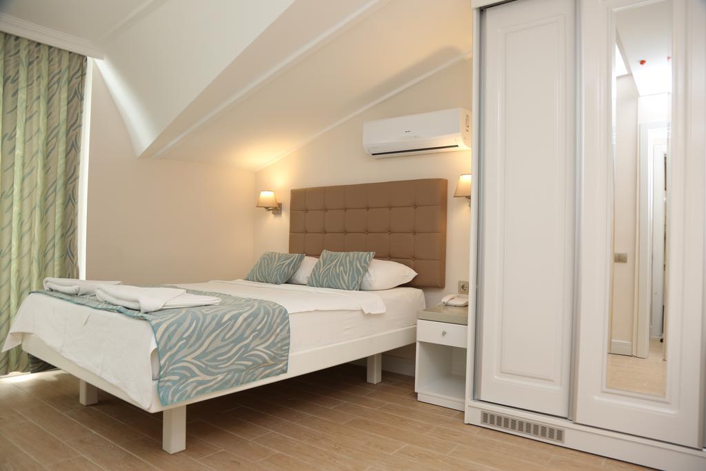 Family Room (4 Adults),439339311:JPEG