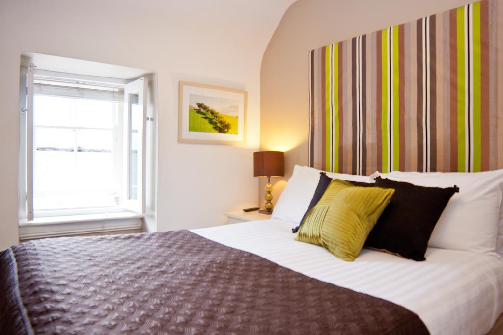 Double Room,1526768959:JPEG