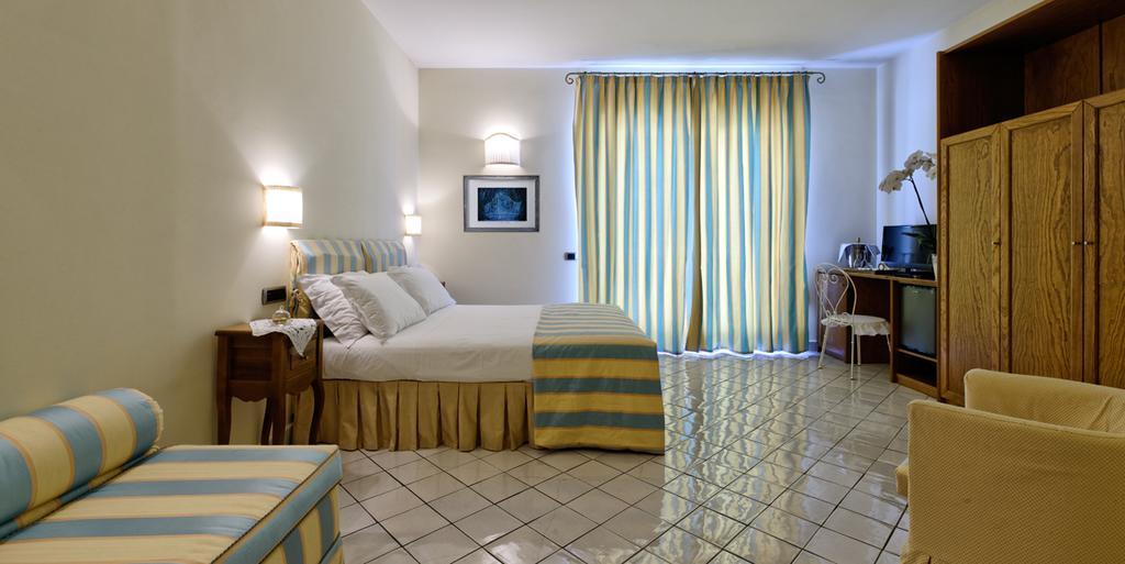 Quadruple Room Sea View,1279839748:JPEG