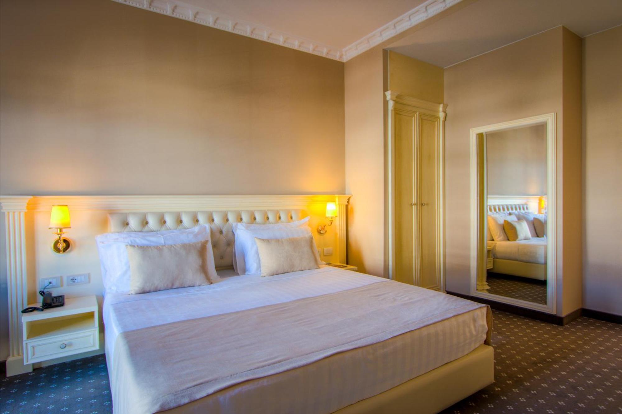 Deluxe Kamer met Queensize Bed en Gratis Vervoer naar Luchthaven