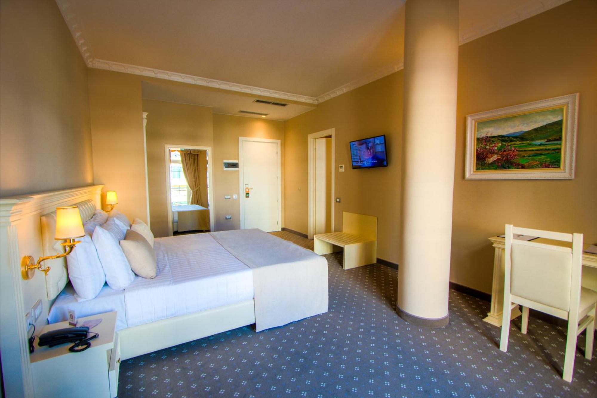 Deluxe Queen Room Airport Transfer