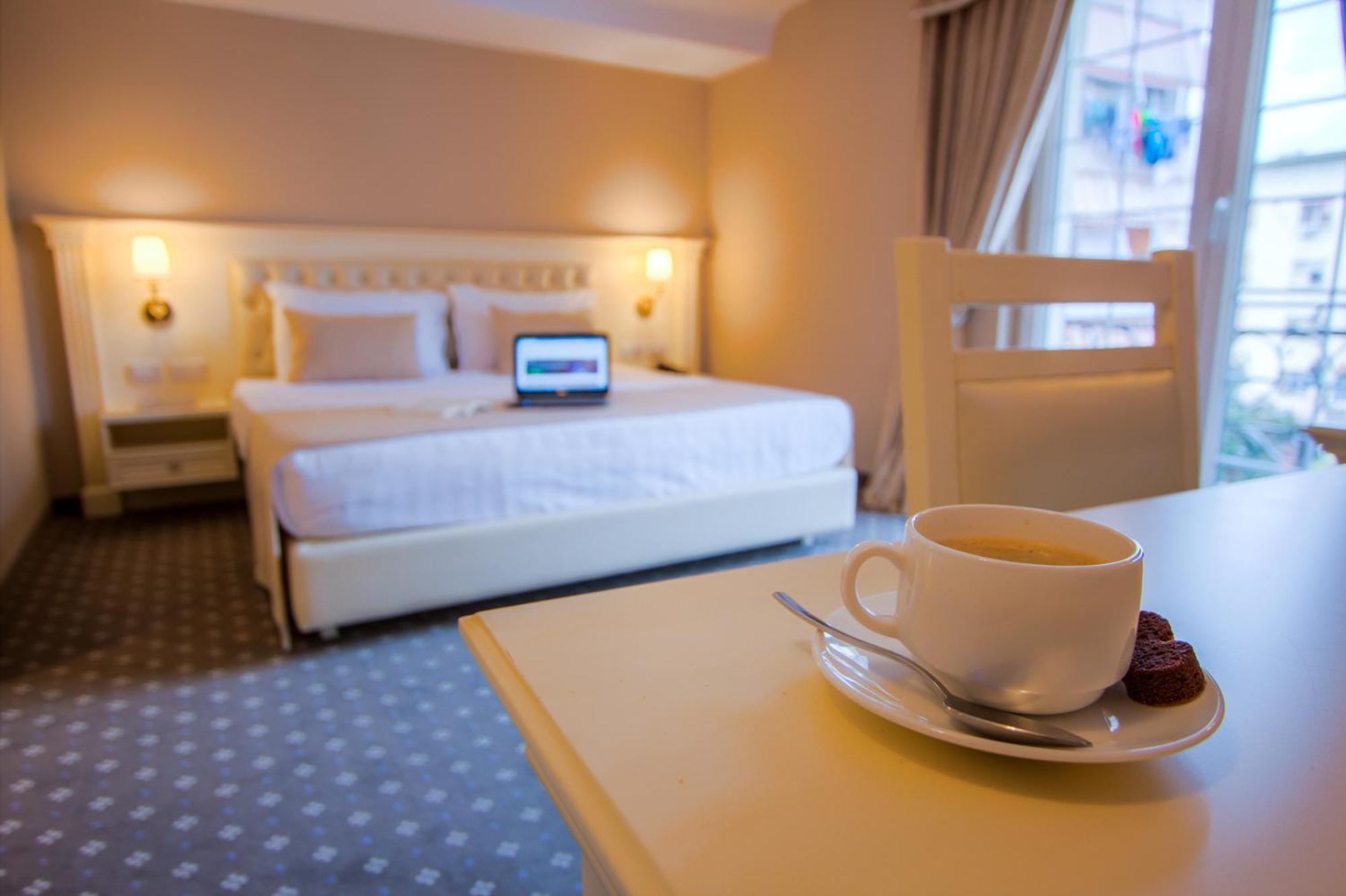 Deluxe Queen Room Airport Transfer