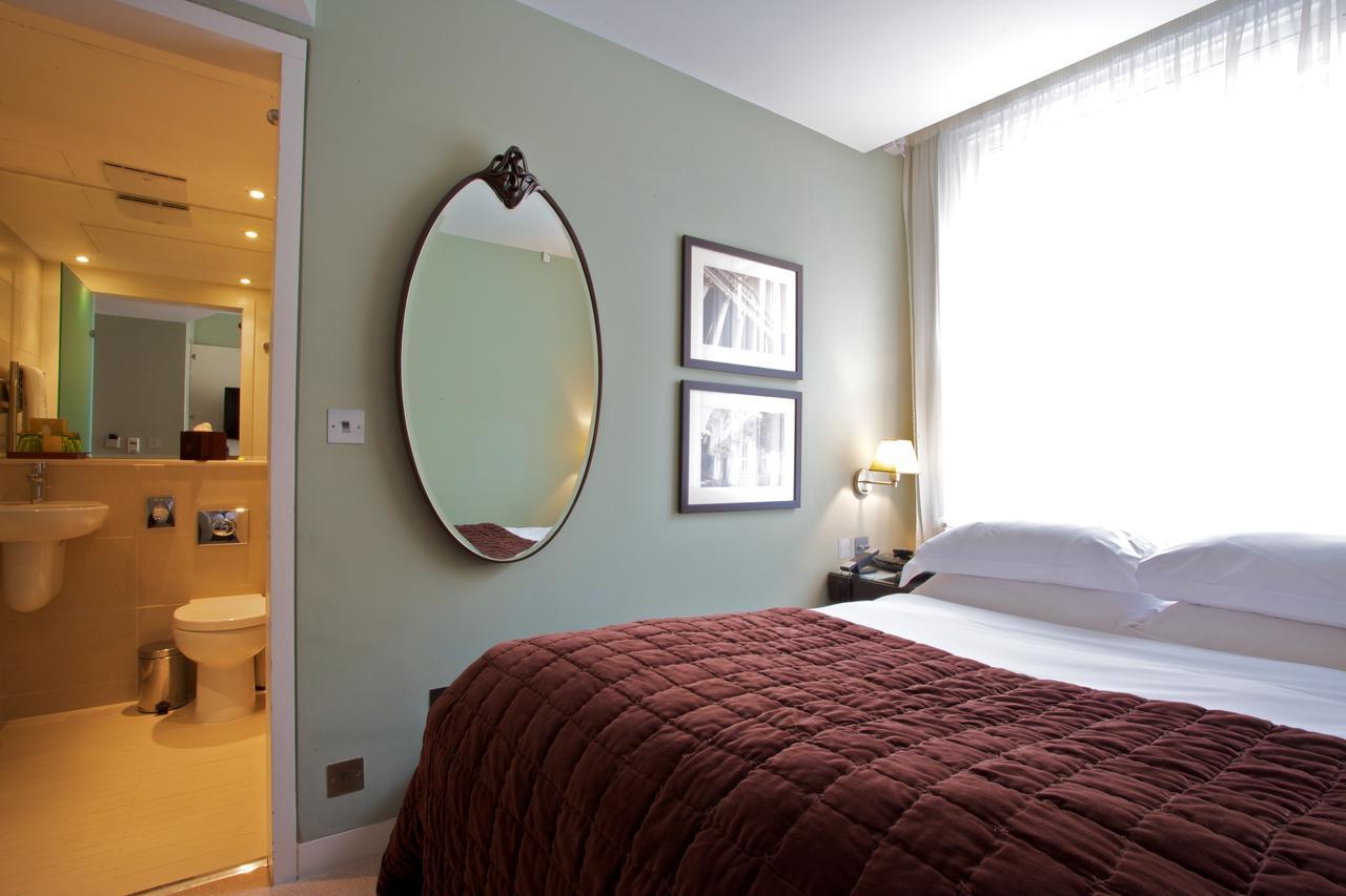 Petite Double Room