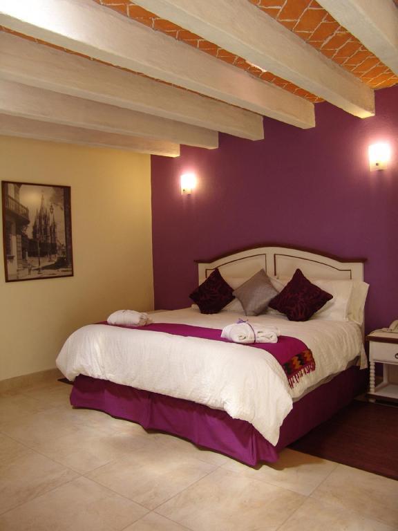 Habitación con 2 camas grandes