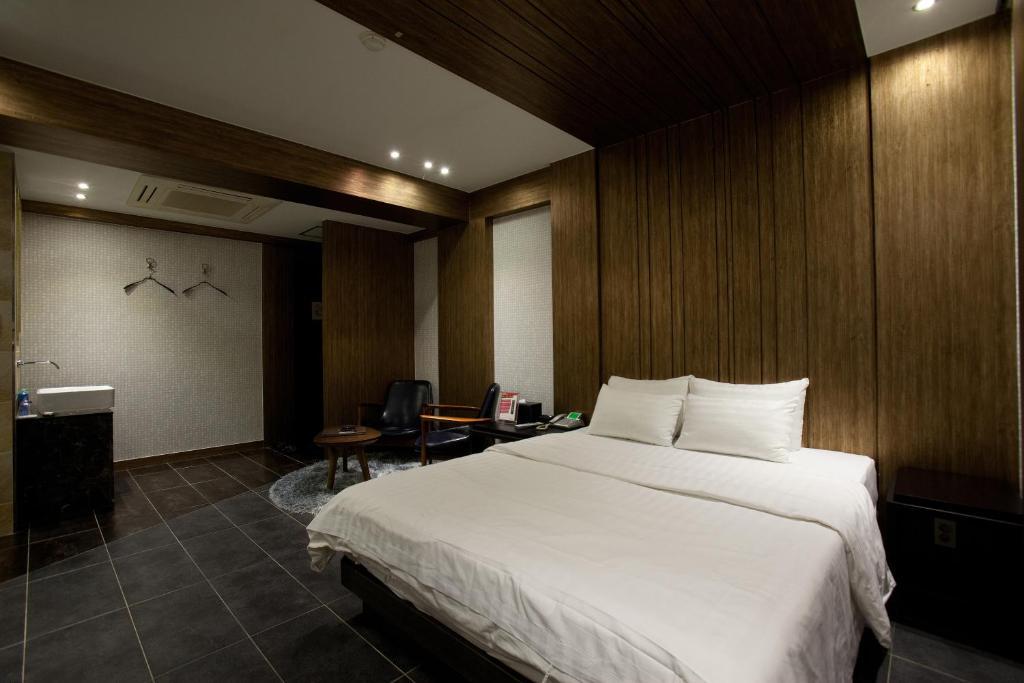 Luxury Suite