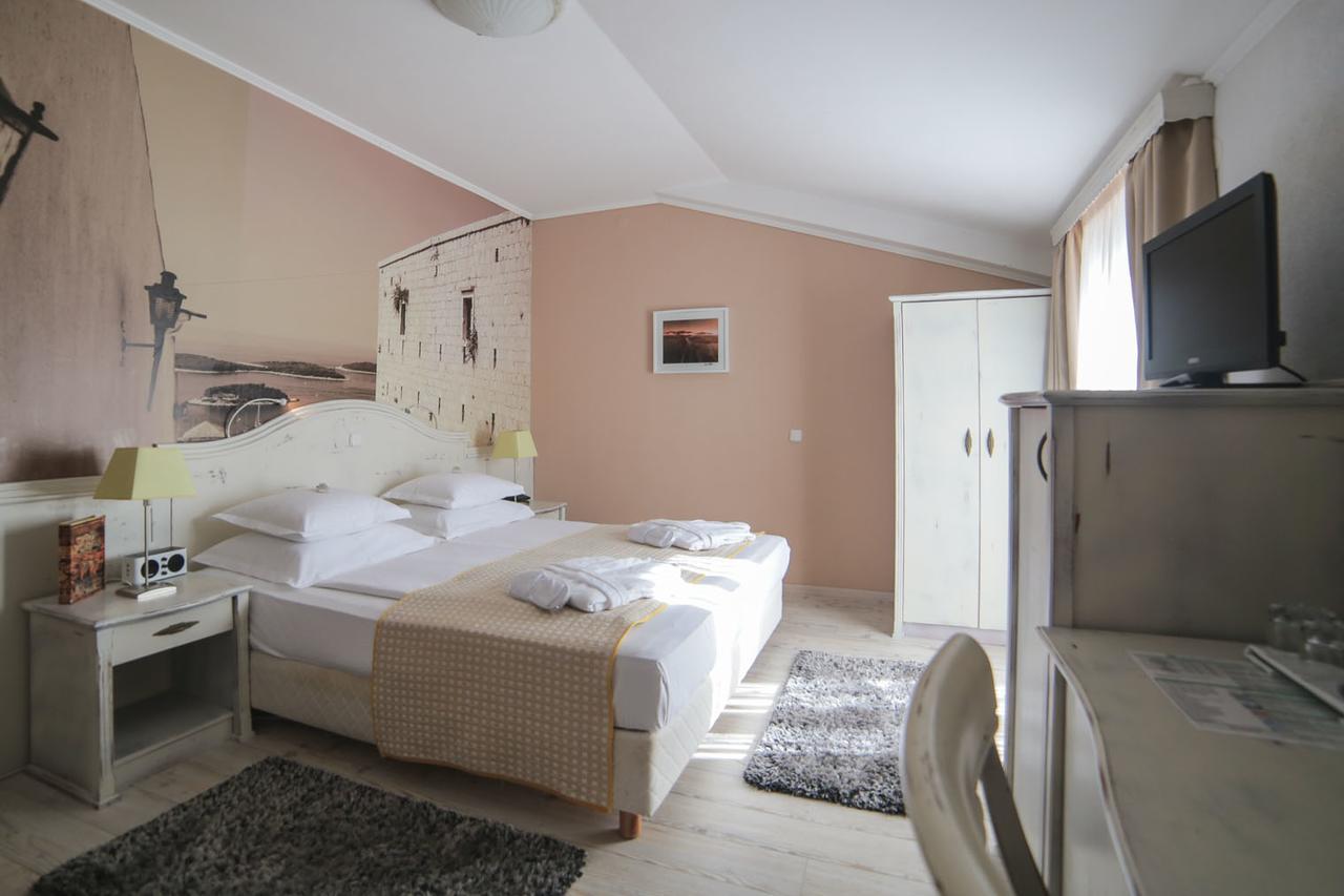 Double Room with Balcony and Side Sea View