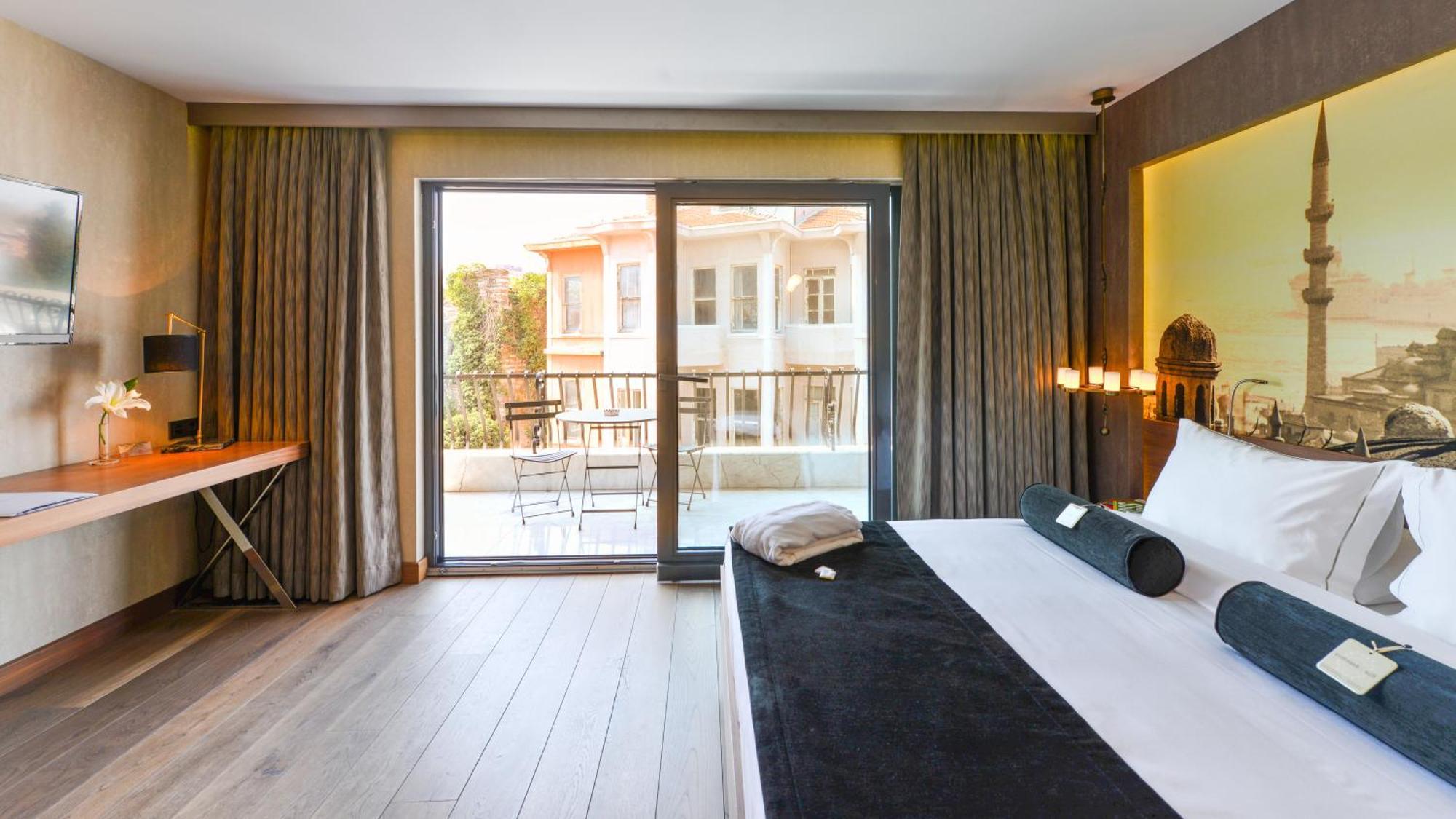 Grand Deluxe Double Room Balcony