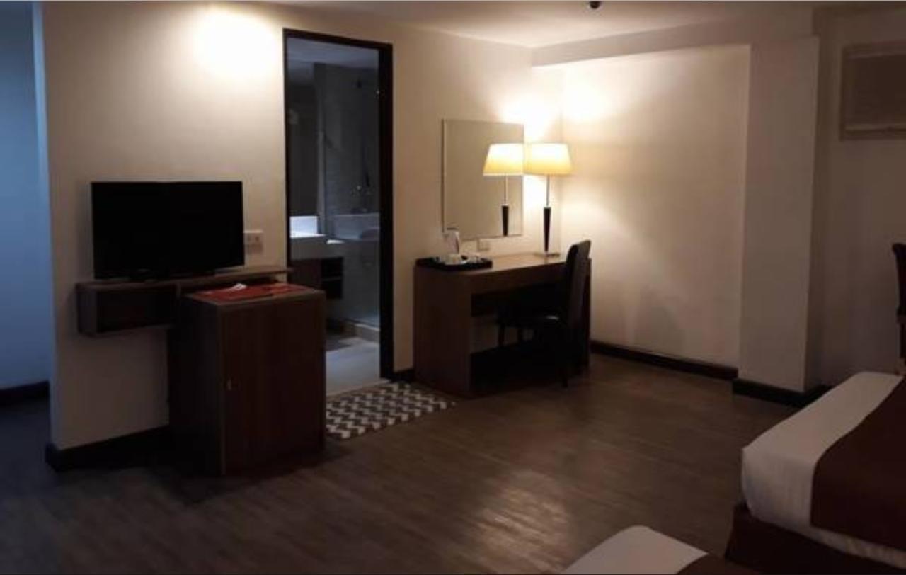 Deluxe King Suite