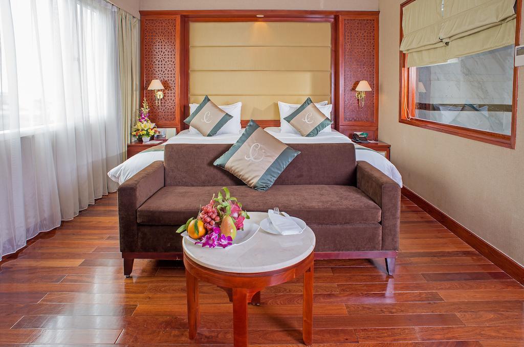 Standard Suite,686751798:JPEG