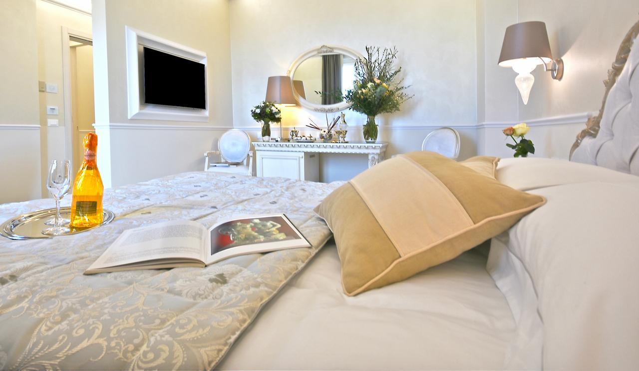 Deluxe Junior Suite with Spa Access,643669143:JPEG