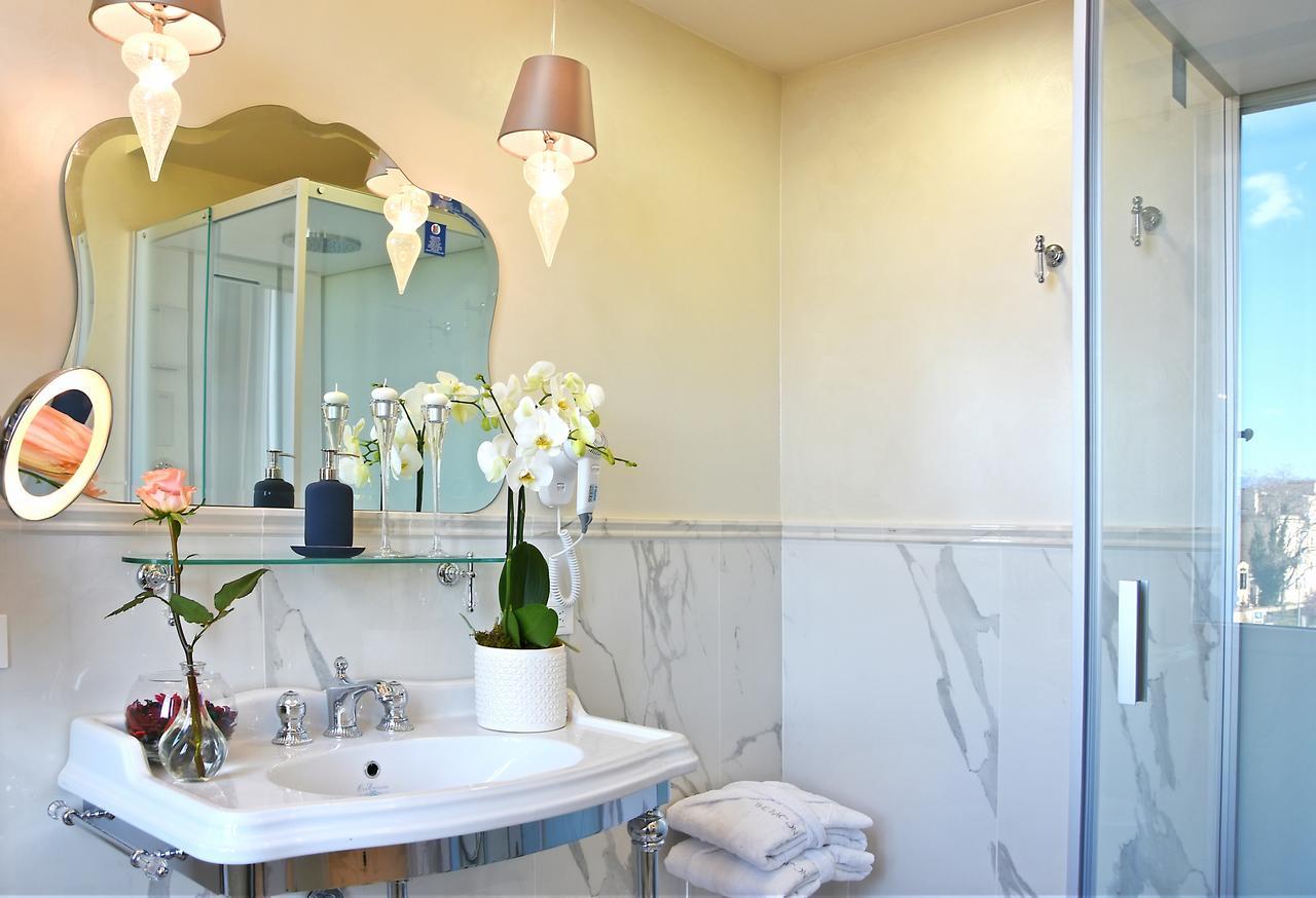 Suite Deluxe con bañera de hidromasaje, sauna y acceso al spa