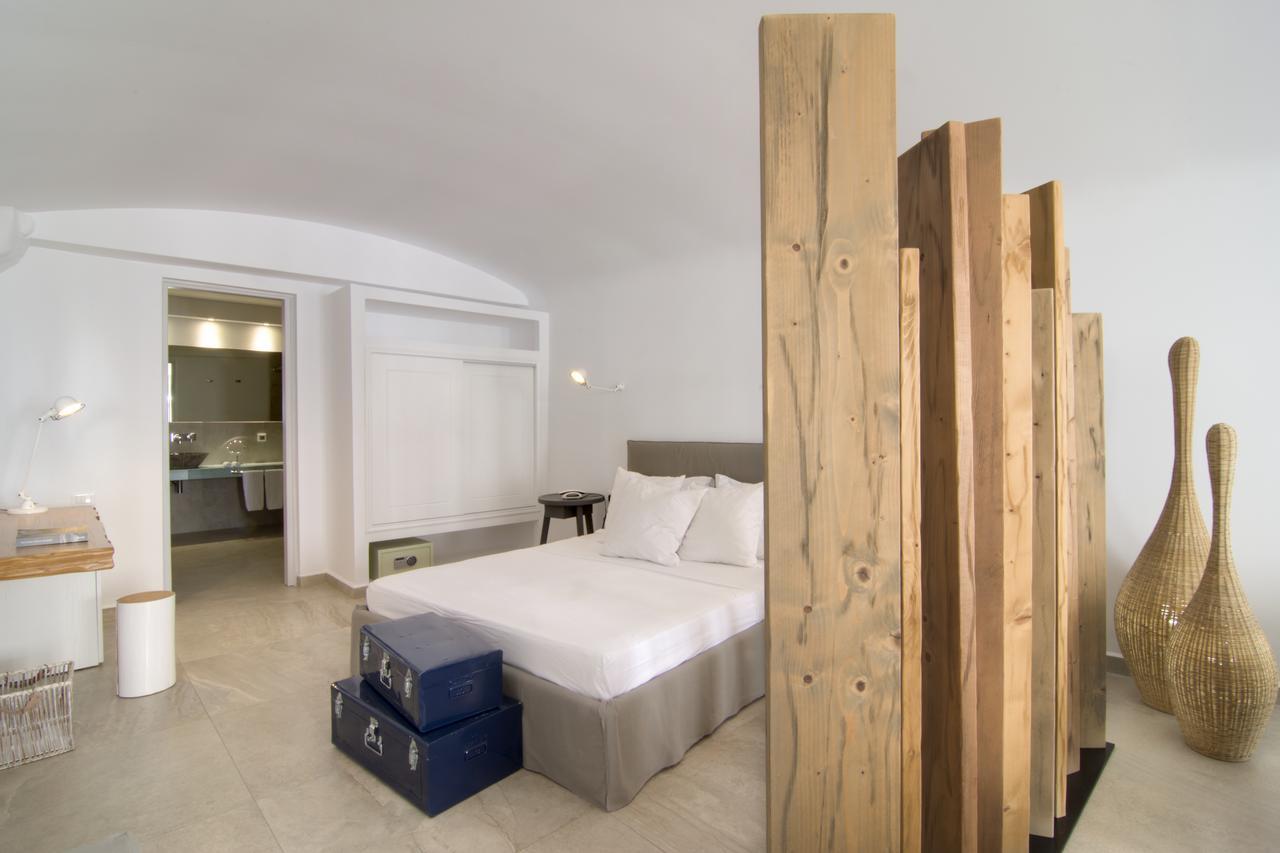 Absolute Suite with Private Hot Tub & Caldera View