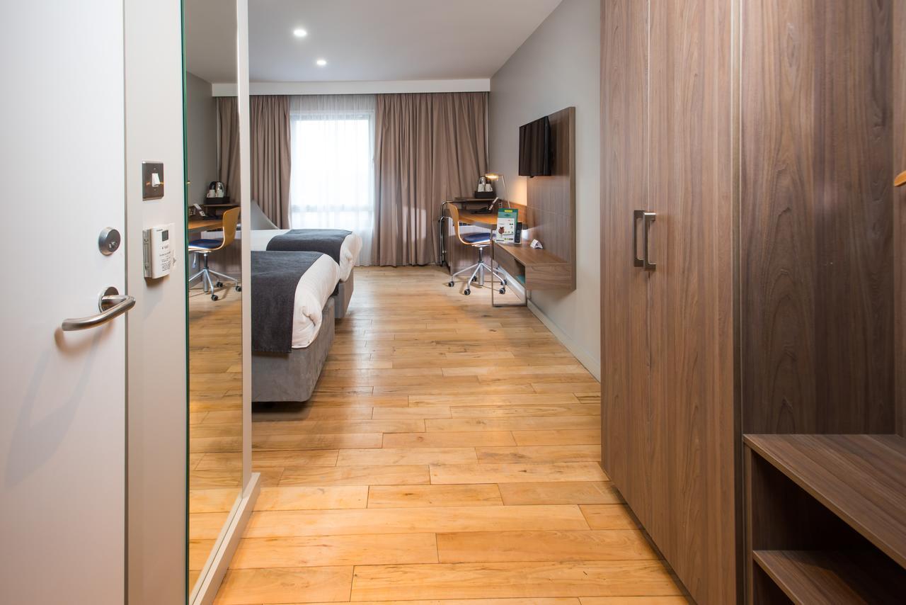 Standard Room with Two Single Beds