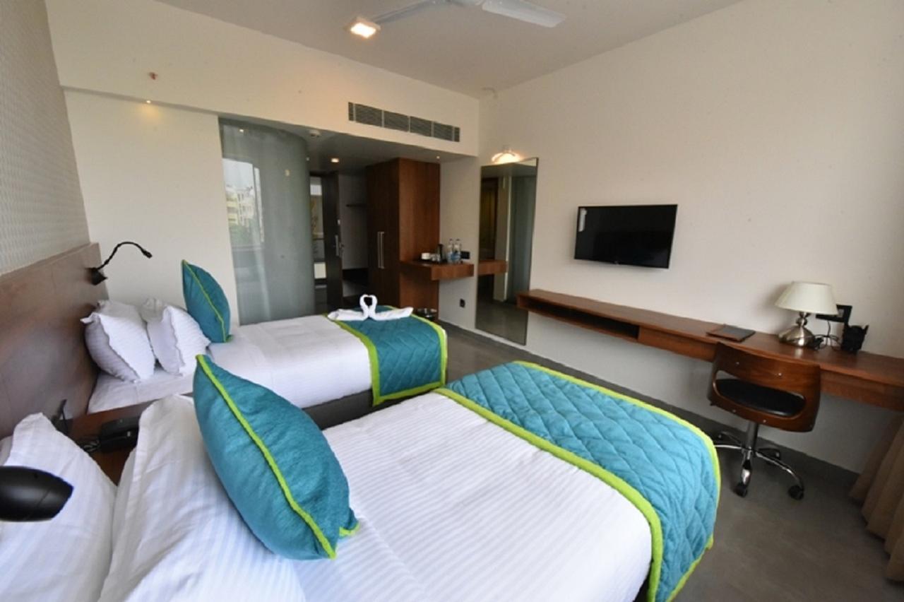 Classic Twin Room (Enjoy 10% off on Evening Cocktails  Early Check-In upto 2 hours (subject to availability) Early Check-In upto 2 hours (subject to availability)