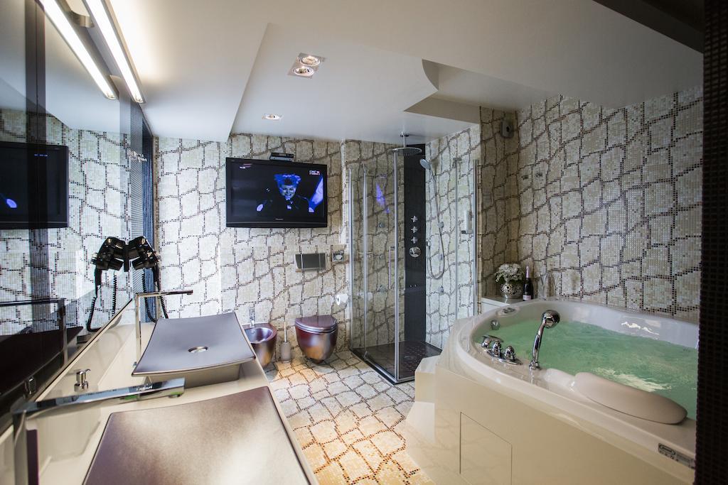Deluxe Suite with Sea View, Terrace and Jacuzzi