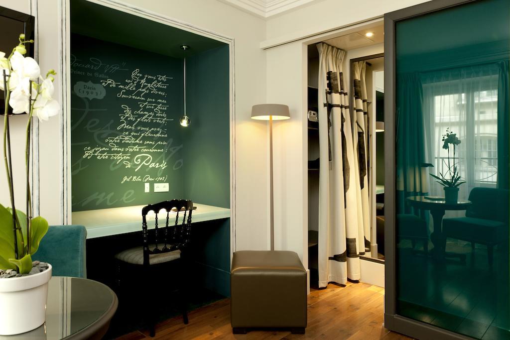 Superior Room with Opera View and Balcony