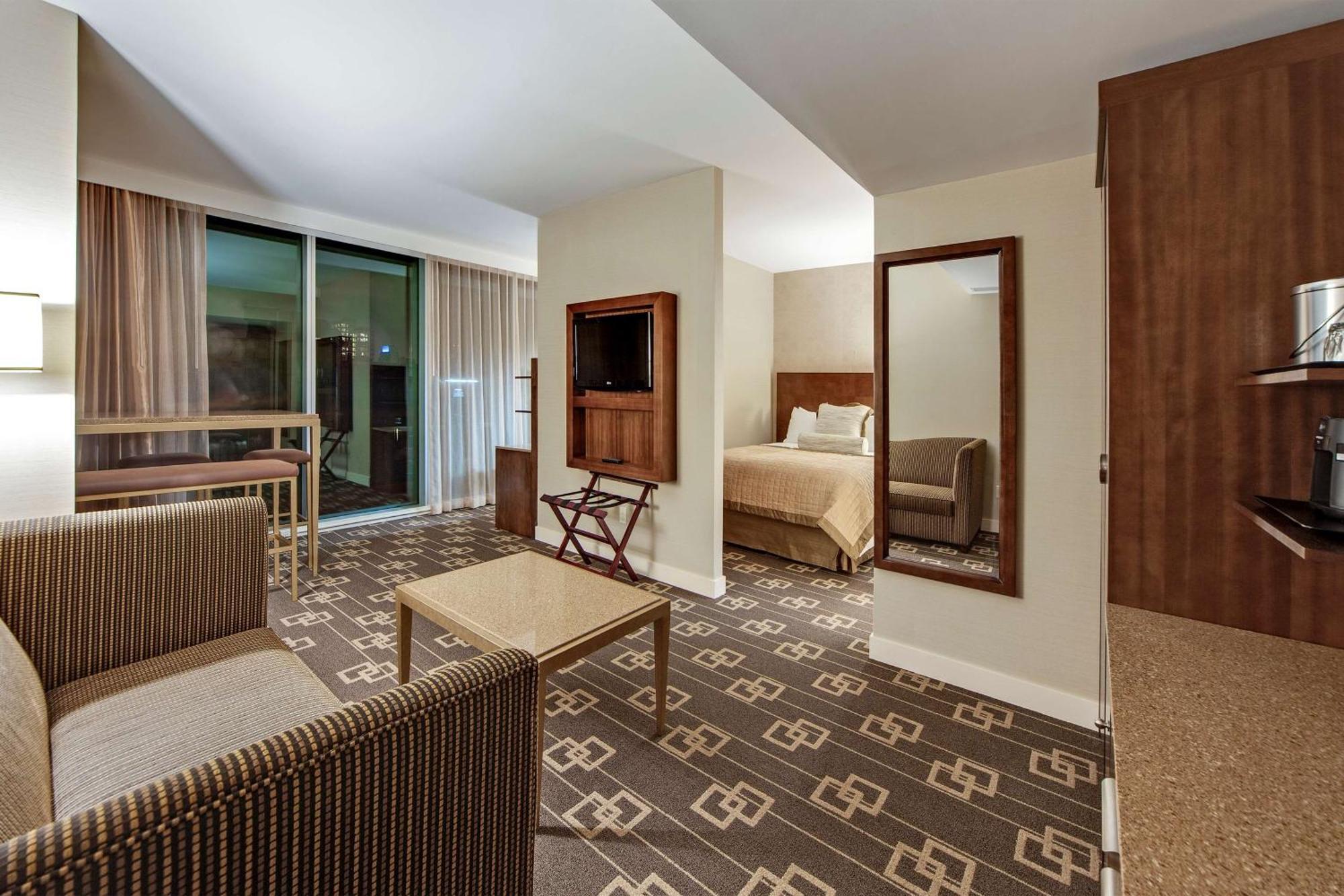 Queen Suite with One Bedroom, Upper Floor