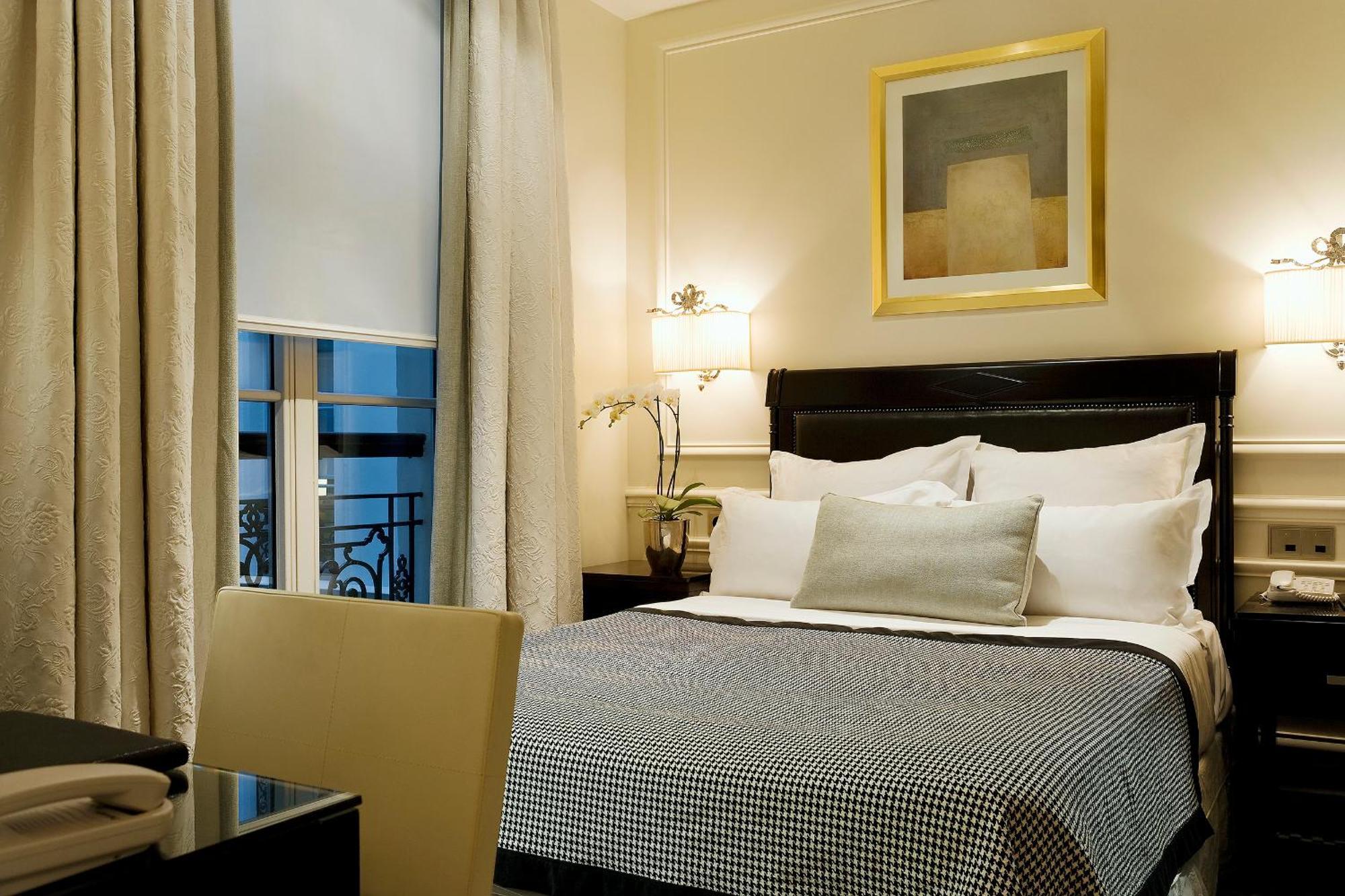 Classic Double Room (bed 55 in and shower)