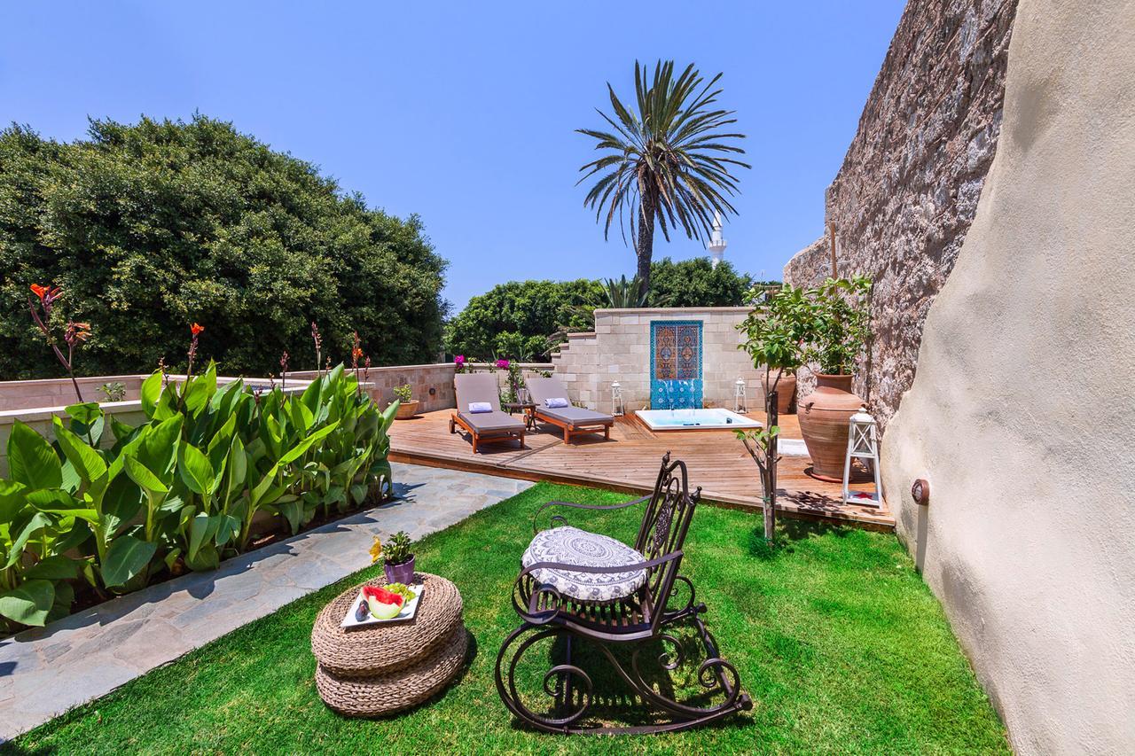 Grand Suite with Private Garden and Outdoor Hot tub (Panselinos)