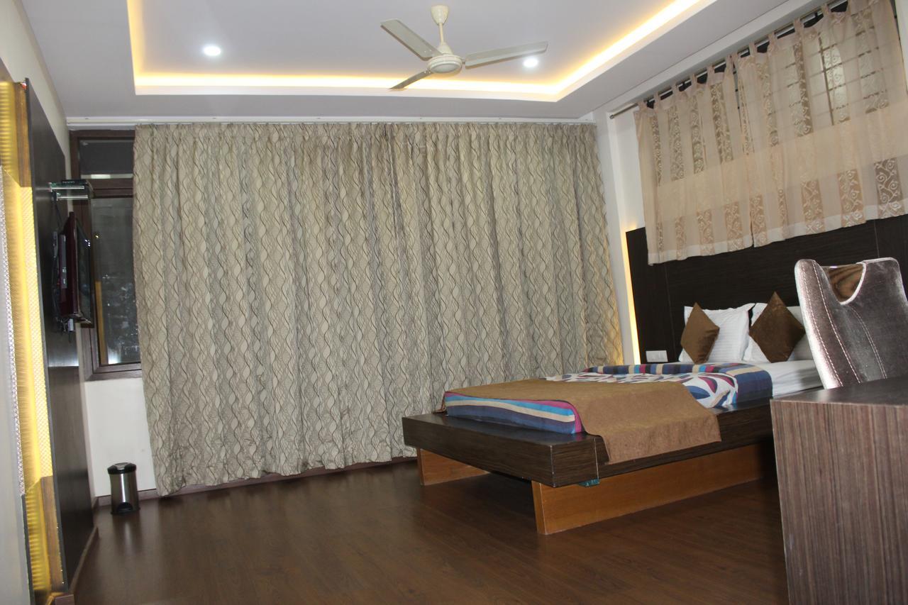 Deluxe Double Room (2 Adults + 1 Child)