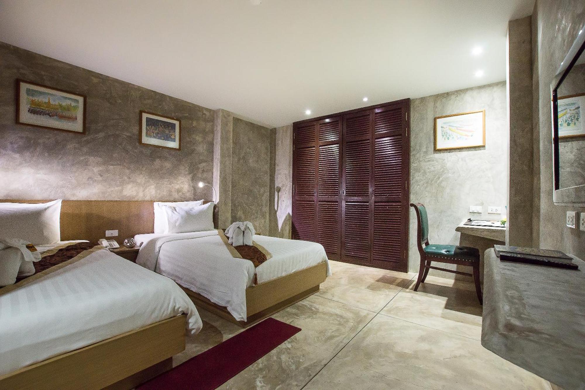 Standard Twin Room no window