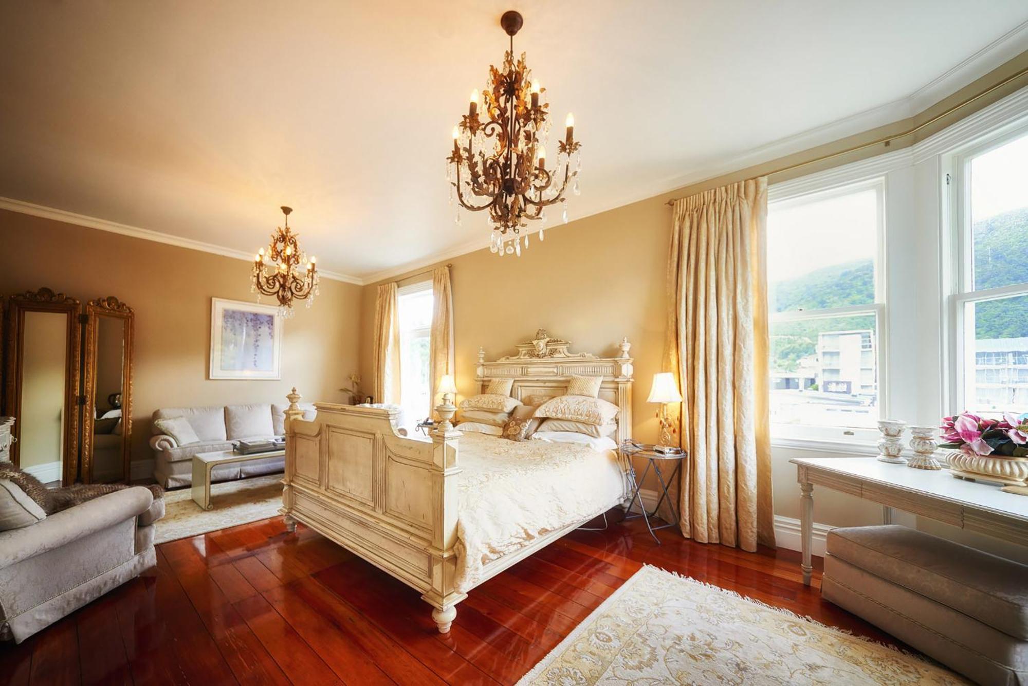 Luxury Suite,705813910:JPEG