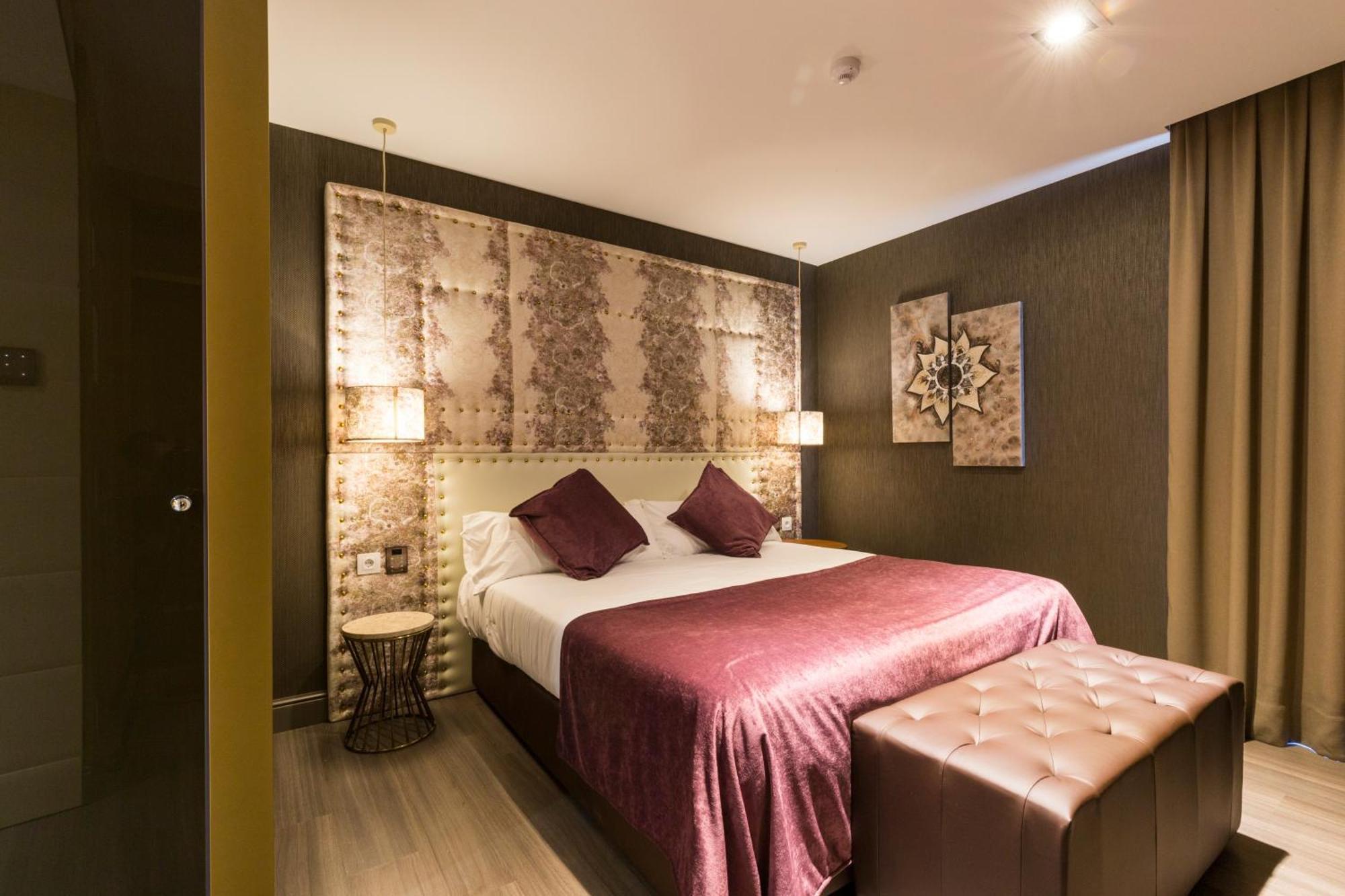 Small Double Room,925521184:JPEG