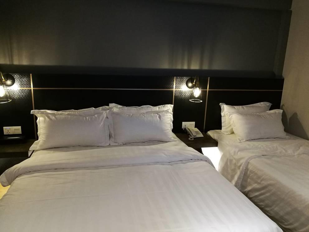 Deluxe Triple Room without Window,720403849:JPEG