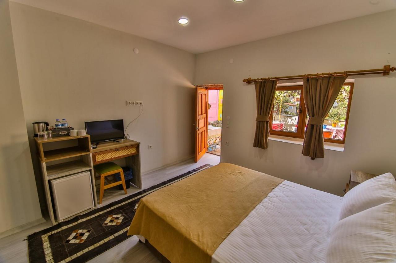 Family Room with Garden View