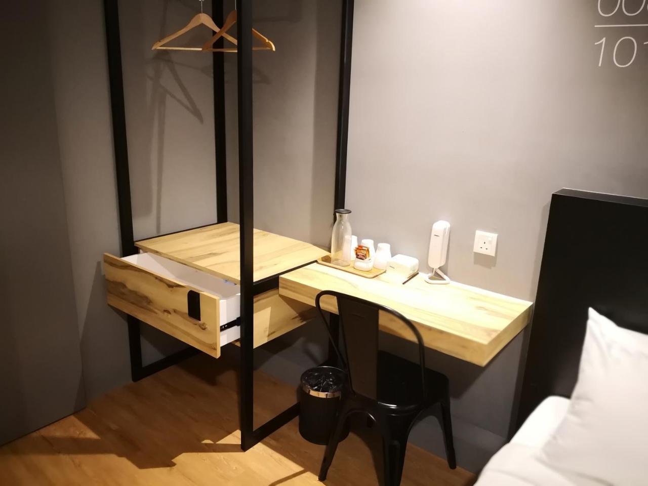 Family Room (No Window)