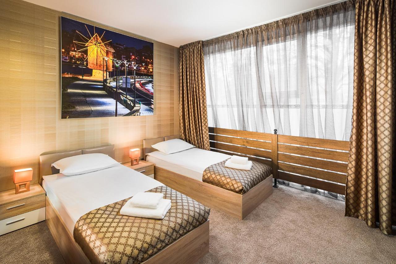Room 2 Separate Beds Access to the Relax Zone