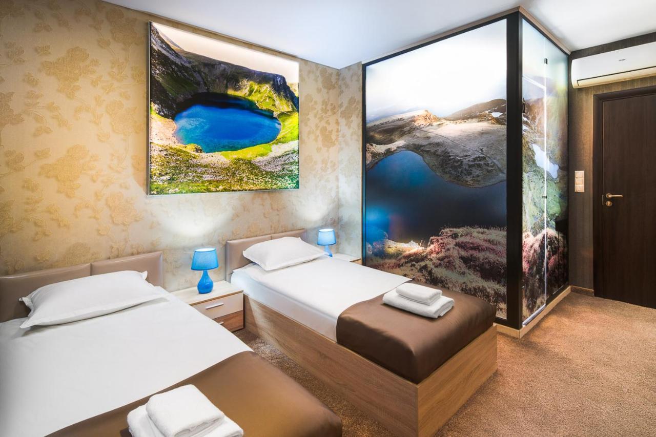Room 2 Separate Beds Access to the Relax Zone