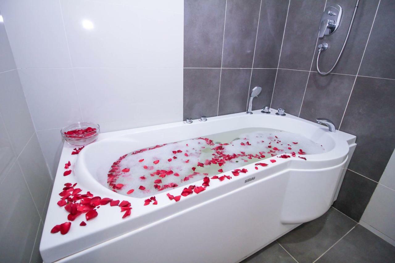 Family Suite Jacuzzi,1149823906:JPEG