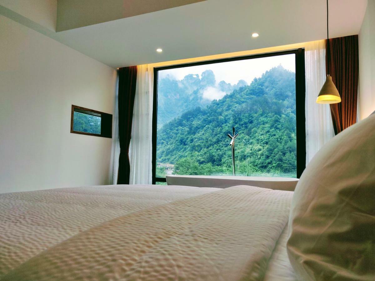 Whispering Mountain - Suite with Mountain View and Tub