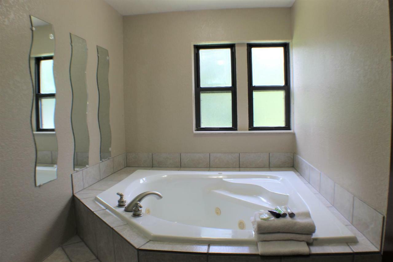 Deluxe King Room with Mountain View and Jacuzzi