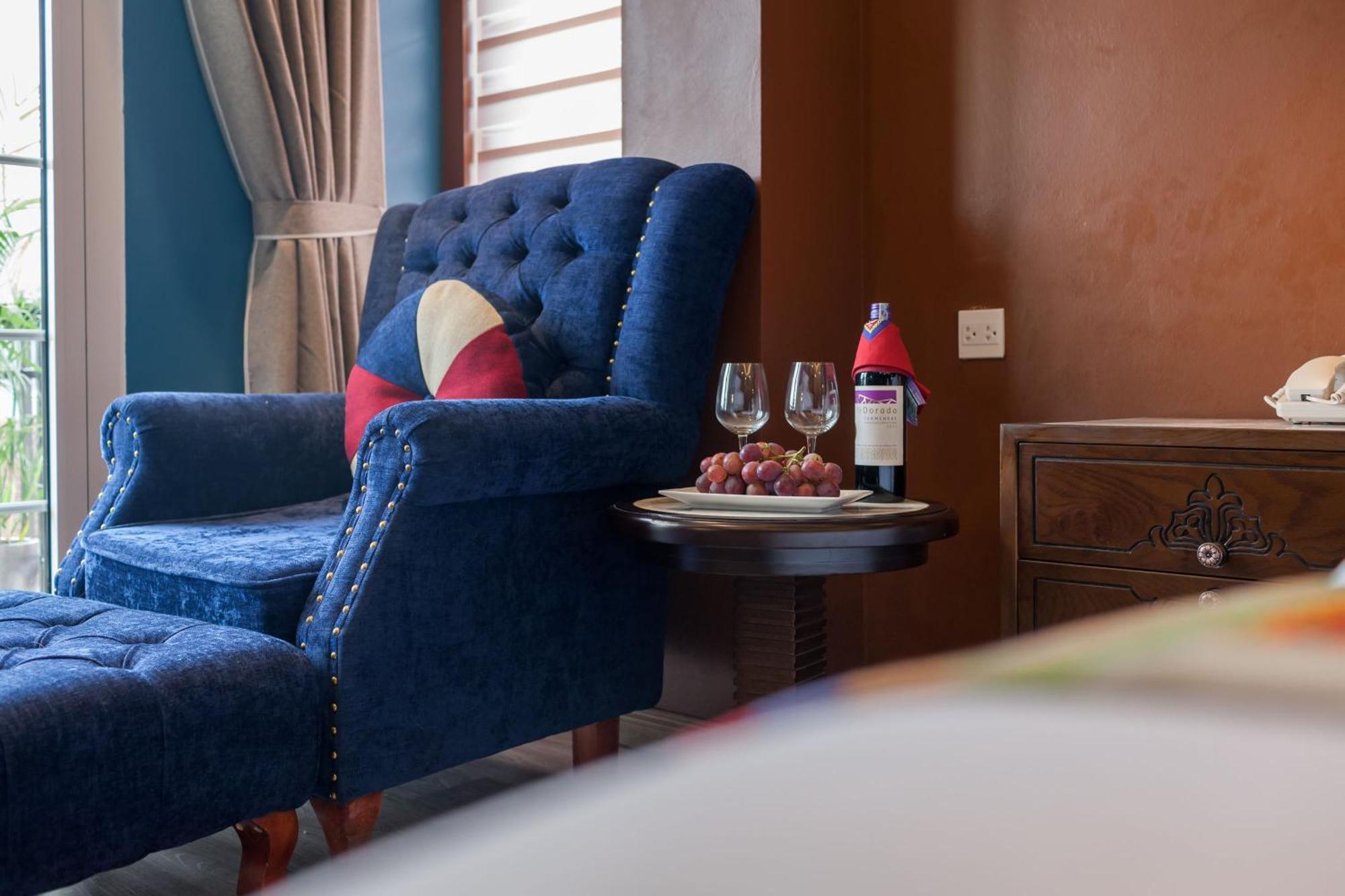 Junior Suite mit Blick auf die Stadt und die Kirche
