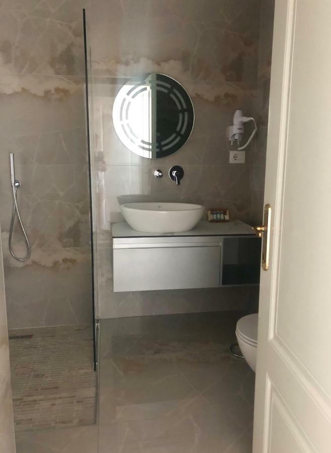 Deluxe Double Room with Side Sea View