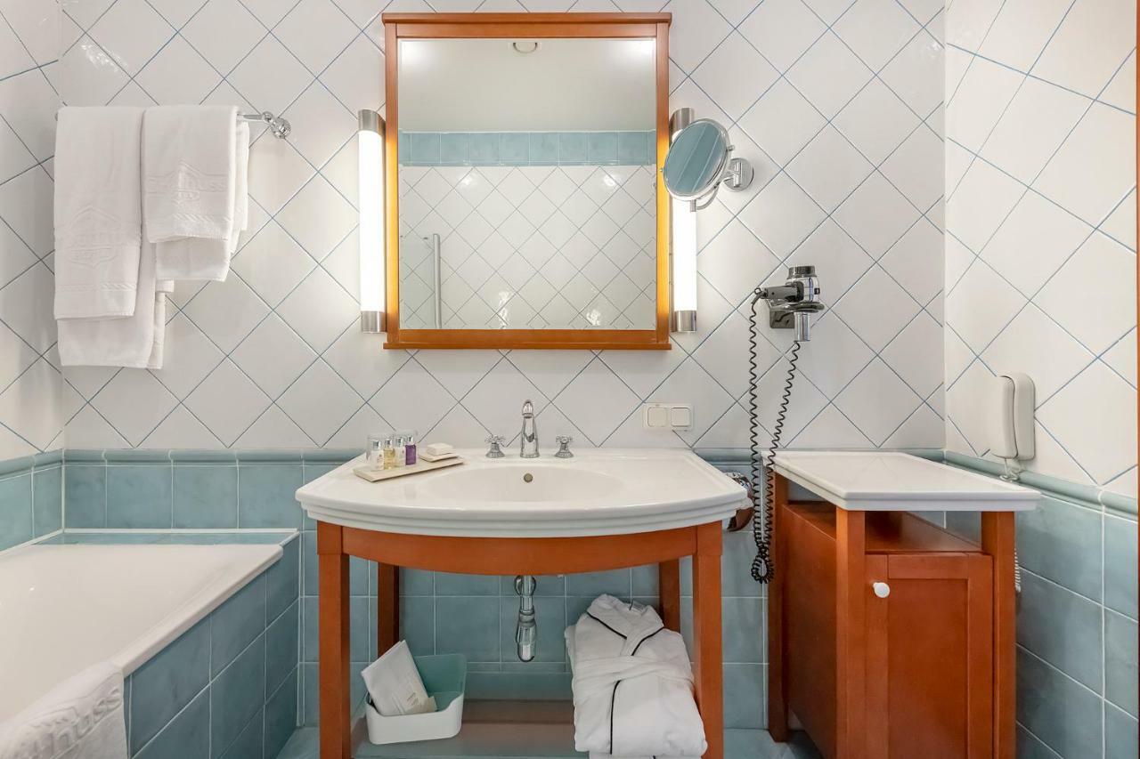 Deluxe Family Suite